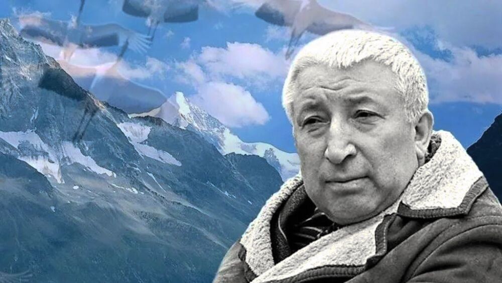 Поэт был на мероприятии, посвящённом 20-летию памяти жертв Хиросимы и Нагасаки, а затем написал стихотворение "Журавли"