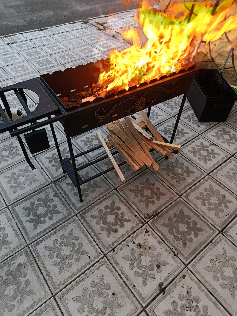 Дела делами, а отдыхать тоже надо. Сегодня скумбрию коптить будем