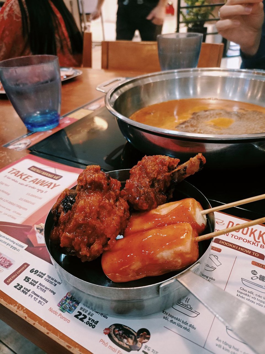 Одно из любимых наших мест в Ханое, за двоих выходит 343.000 донгов, можете сами посмотреть насколько это дешево. 