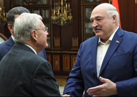    Келлог прилетел к Лукашенко в Минск. Тихановский и ещё 13 заключённых свободны