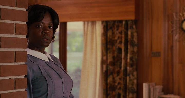 Кадры из фильма "Прислуга" (2011).