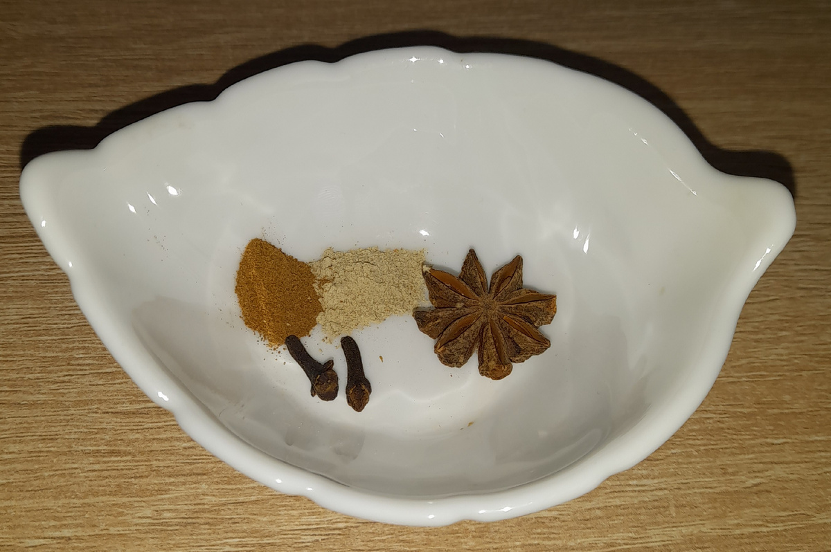 При готовке цукатов из апельсиновых корочек эти специи раскрываются превосходно, а с вареньем не вышло