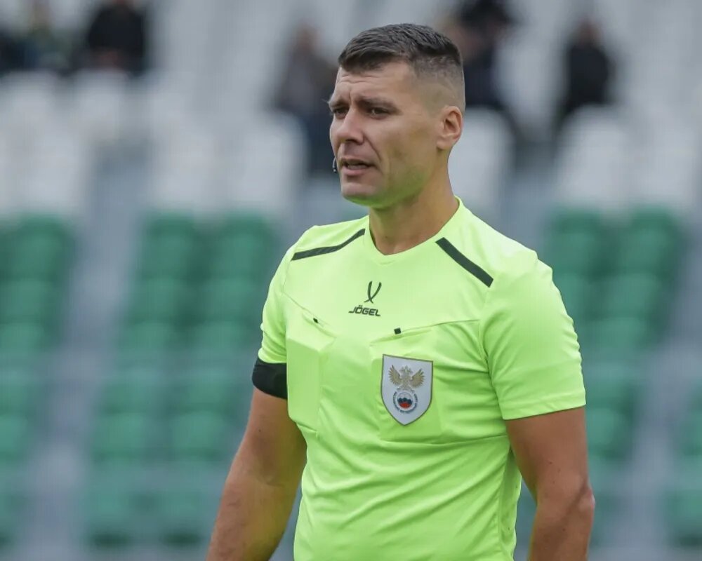 Арбитр Максим Перезва
