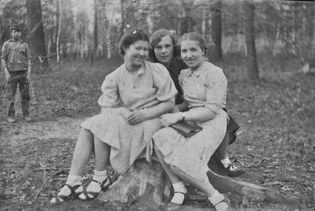 Счастье. Радость. ЖИЗНЬ. В парке Фили. 20 июня 1941 год. Через 2 дня начнётся война. (Фото из открытых источников)