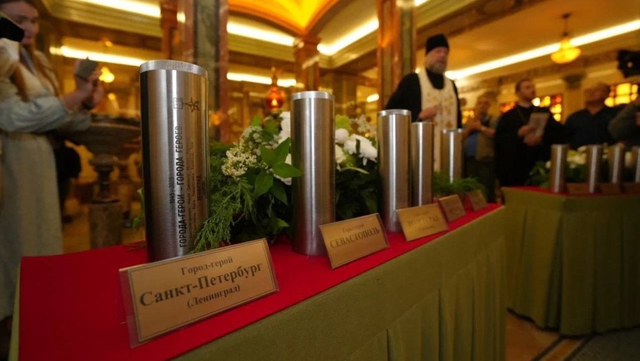    Заложение капсул с землёй городов-героев. Автор фото: t.me/a_belsky