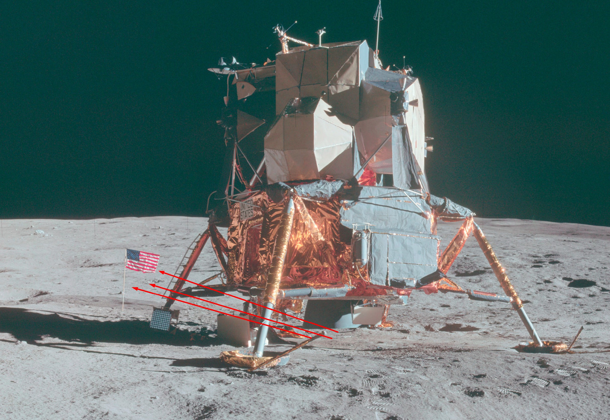 Песчаный воин утверждает ,что реактивная струя била из под нижнего модуля, который , разумеется, не работал и, мол, она выбросила такое огромное количество мусора из под модуля.