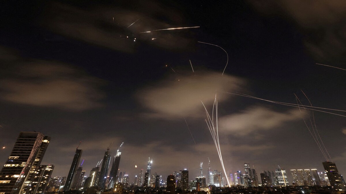 Ракетный удар по Тель-Авиву Ираном и работа "Железного купола" Израиля