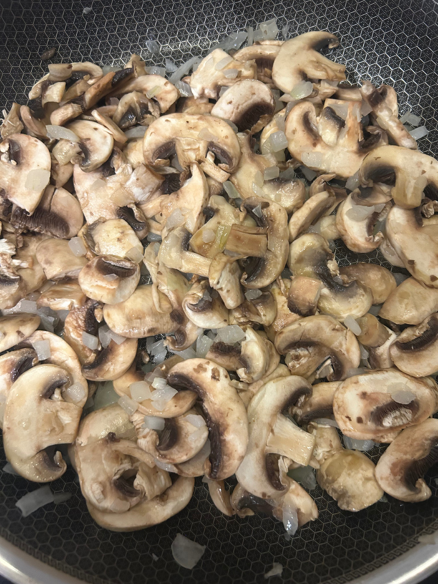 Добавить грибы и обжарить до золотистой корочки,добавить любимые специи.