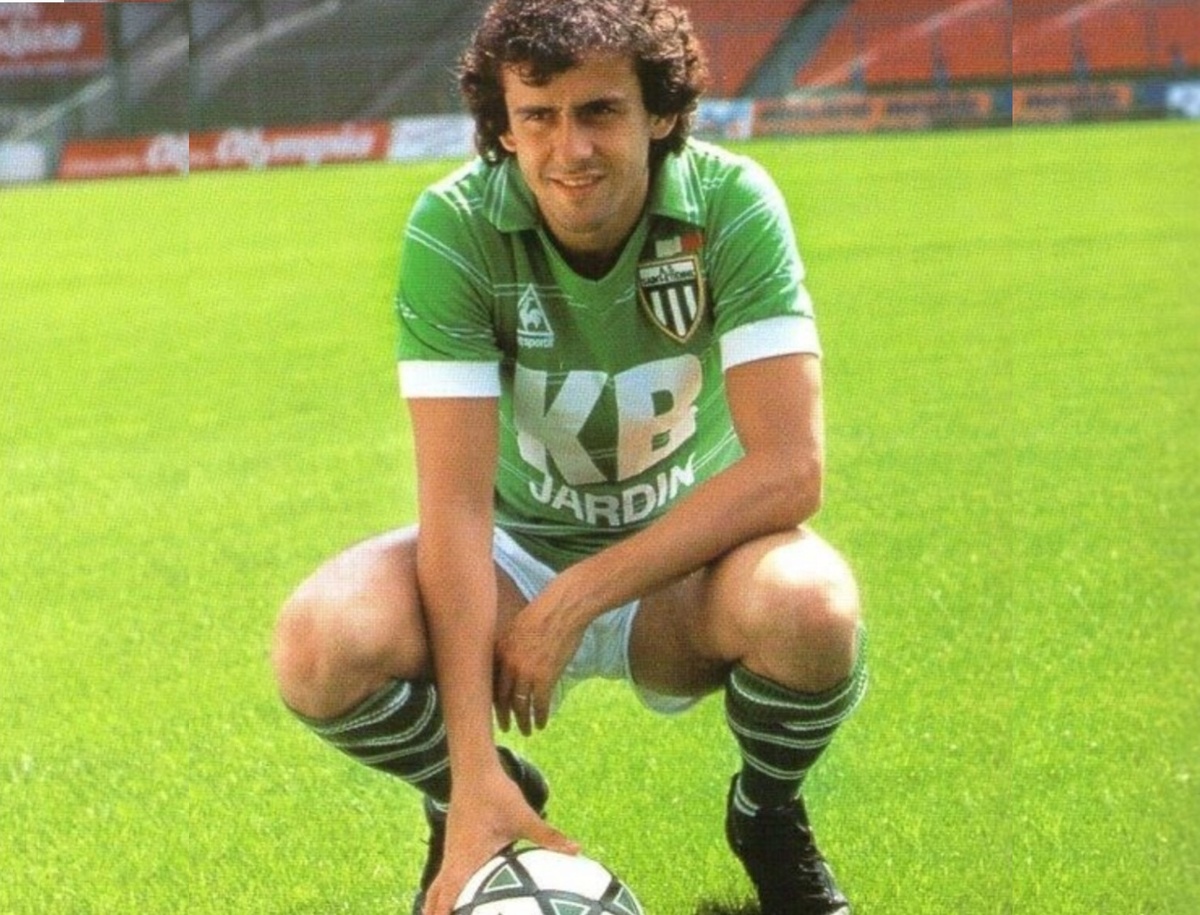 Свой первый трофей - Кубок Франции Платини выиграл в 1978 году в составе скромного Нанси. А вот чемпионом страны в 1981 году он стал уже в составе знаменитого Сент-Этьенна (на фото).