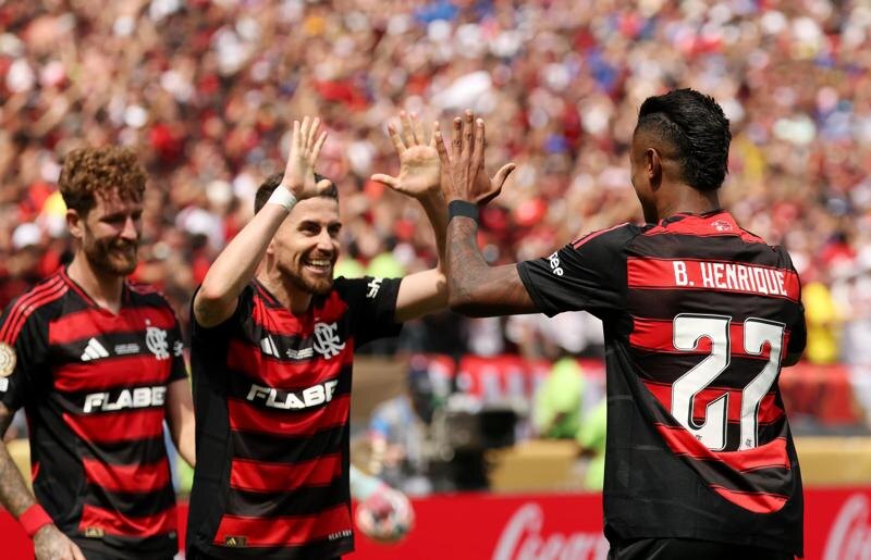 Жоржинью и его новые партнеры радуются победе над "Челси" (на фото fifa.com)