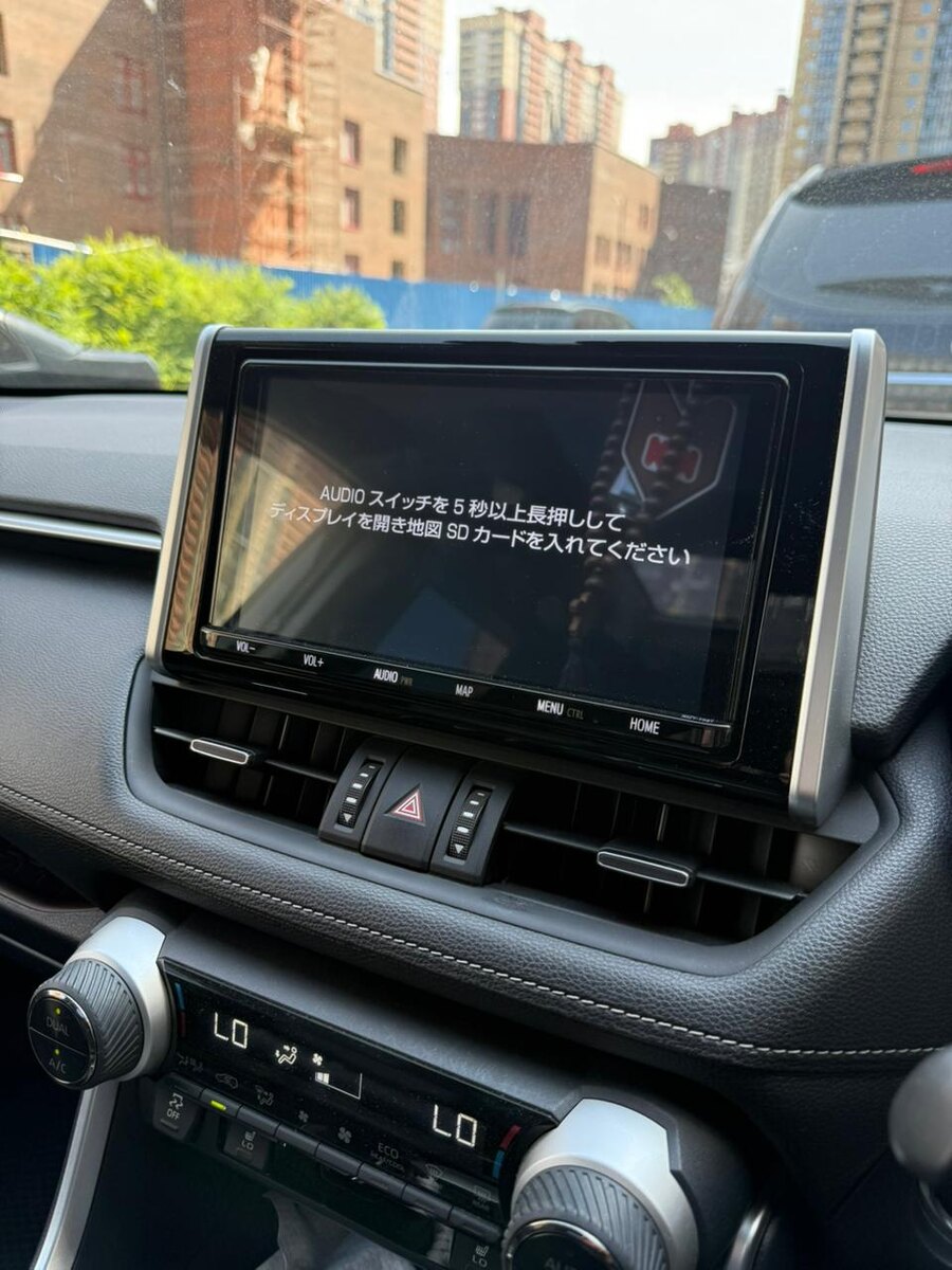 Горит чёрный экран с такой надписью это магнитола запрашивает загрузочную карту 