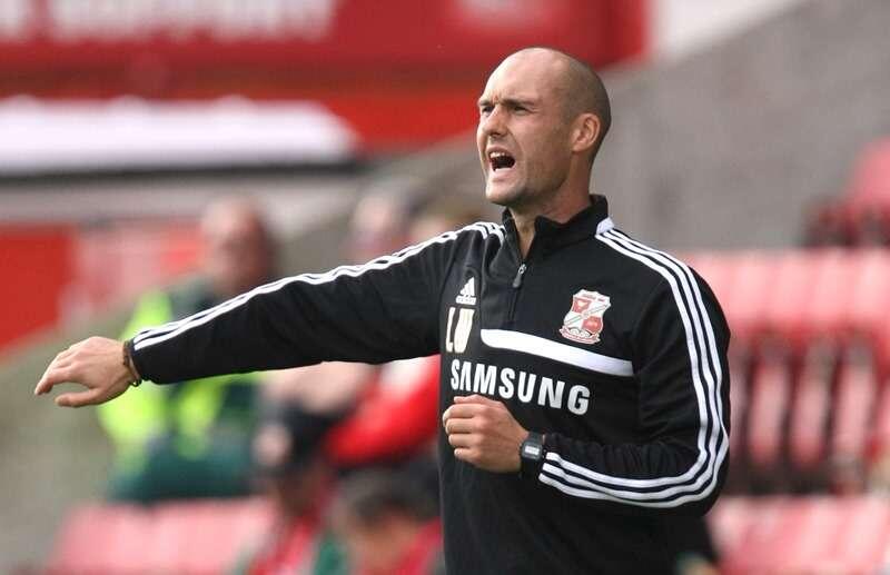 Уильямс в роли тренера "Суиндон Таун"...