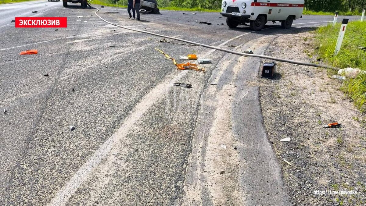 Два человека погибли при столкновении автомобилей в Куньинском районе
Фото: Telegram-канал «Псковская сводка. ПАИ»