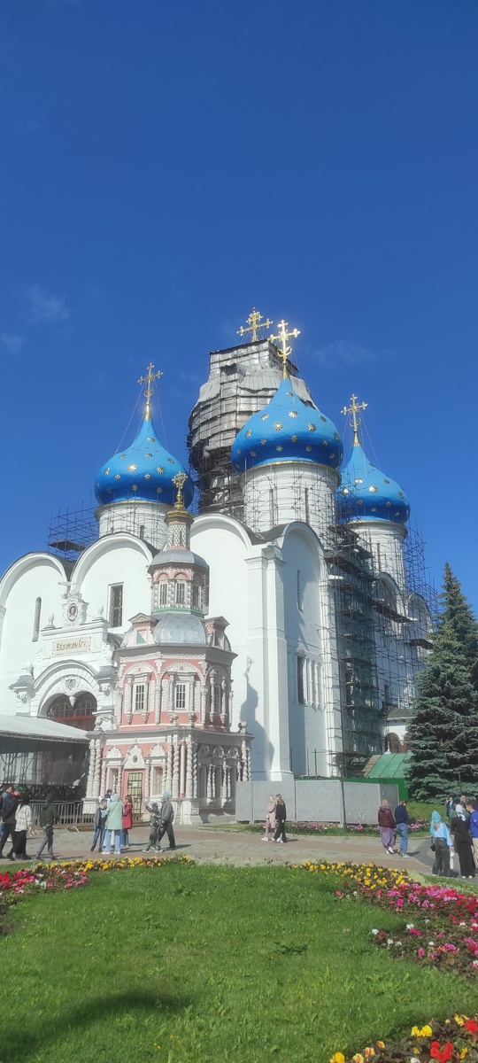 Внутри лавры