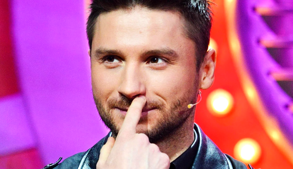 на фото Сергей Лазарев