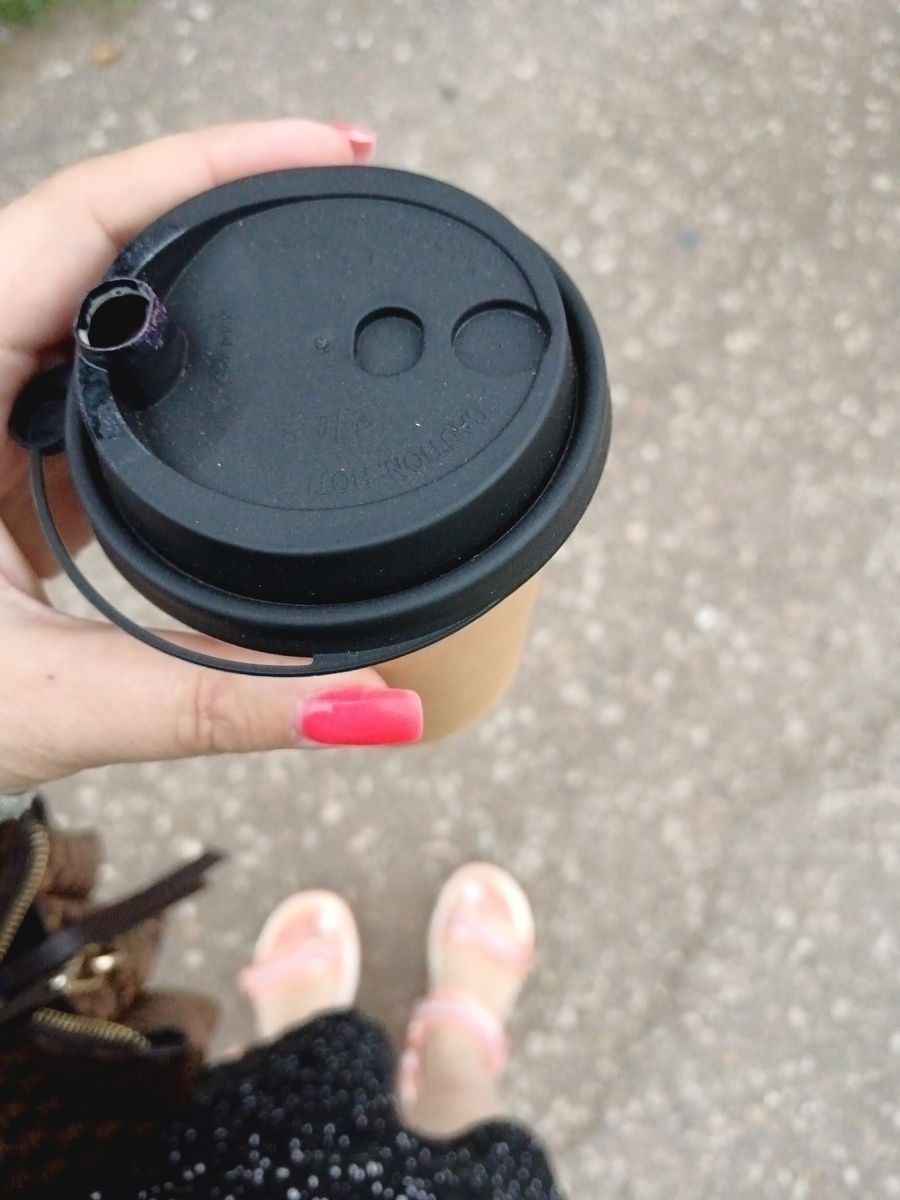 Дорога домой с капучино после рабочего дня.