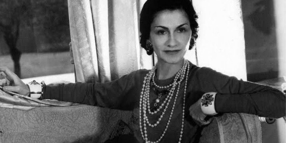 9 элегантных правил Коко Шанель, которые помогают выглядеть стильно в любом возрасте