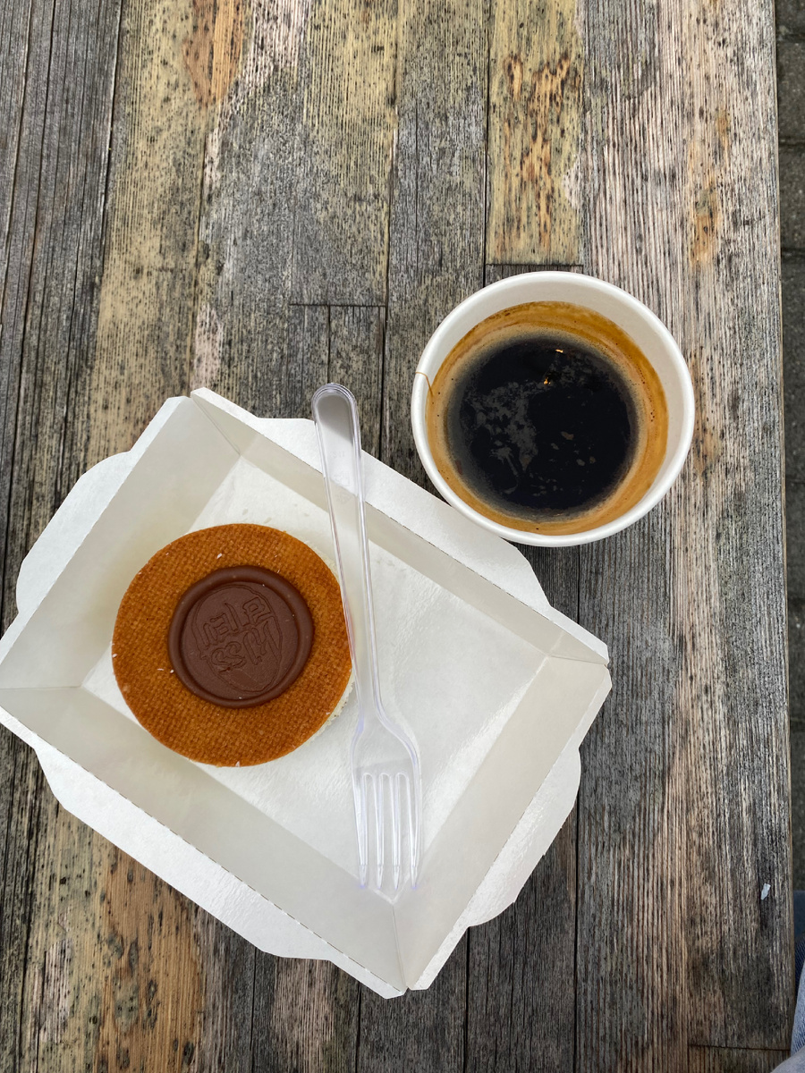 - Я за здоровое питание! - Но ты же жрешь все подряд! - Разве это не здорово?😃