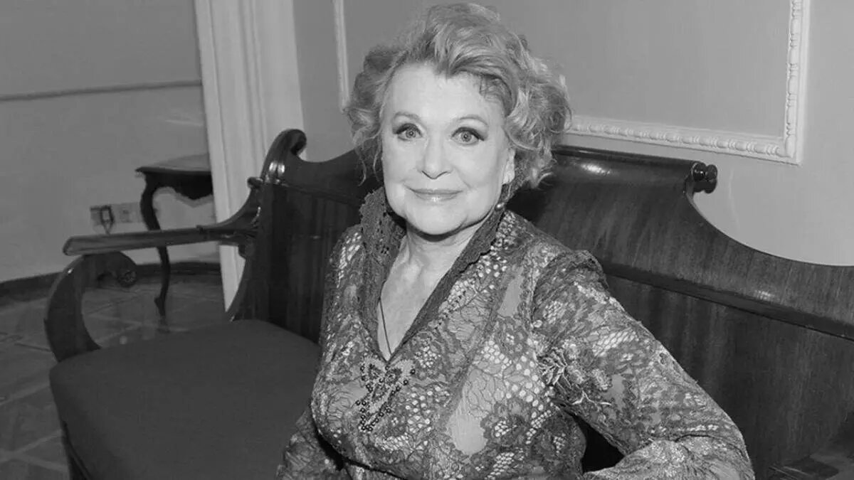 Талантливая, умная, неповторимая, оставившая такой яркий след в наших сердцах. Фото Яндекс.Картинки.. 