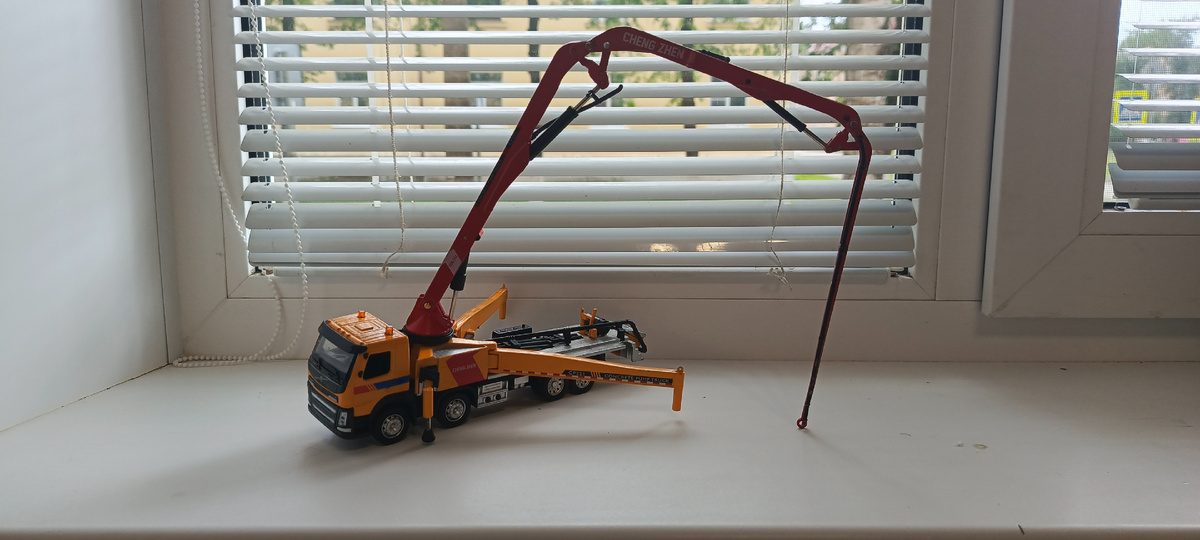 Еще жива.хорошая железяка если упадет на ноги мало не покажется 🥺