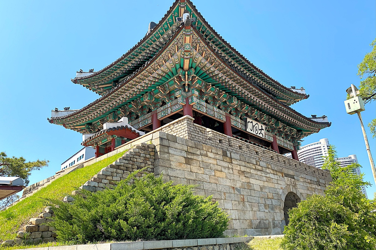 Пхеньян. Старые ворота в город