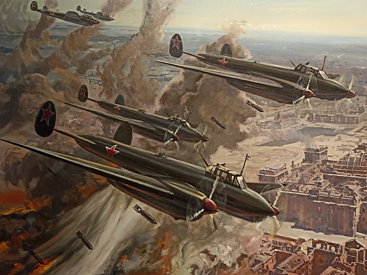 Дмитрий Ананьев. Над Берлином. Пикирующие бомбардировщики Пе-2