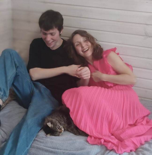 Объелись. Кот тоже.