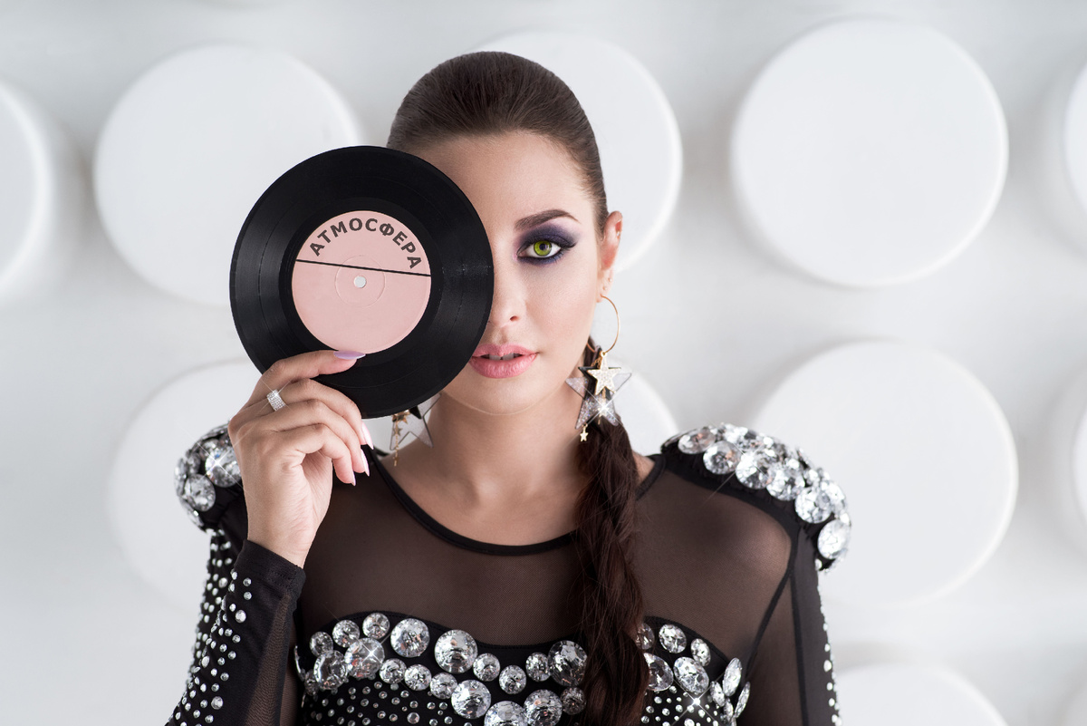 Фото из личного архива Ольги Бутусовой. Автор неизвестен. Предоставлено пресс-службой артиста для распространения в СМИ в информационных целях. Источник: k.com/atmosphereisme.