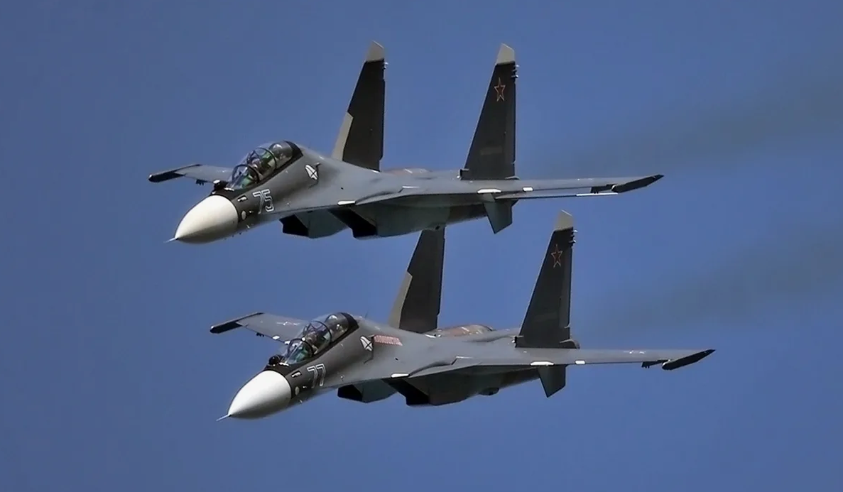 Модернизация по программе Су-30СМ2 приблизила возможности "тридцатого" к самому результативному российскому истребителю Су-35.  Фото МО РФ