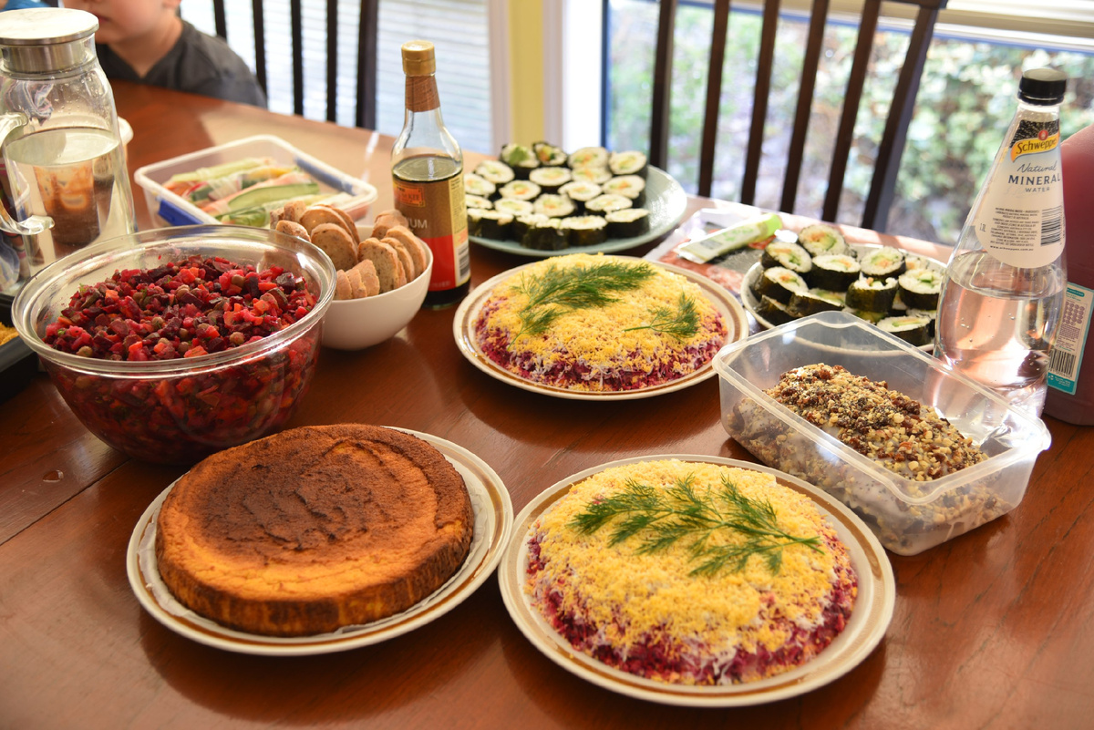 Это не вся еда, не волнуйтесь! Только кусочек стола в самом начале :-))