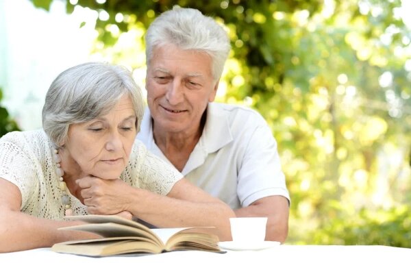 Большинство россиян считает, что старость наступает в промежутке от 60 до 64 лет. Фото © Shutterstock / FOTODOM / Ruslan Huzau