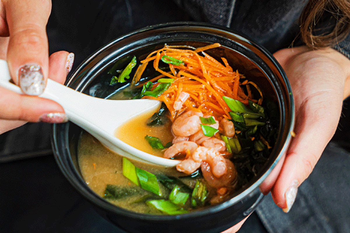 Дрожжевой экстракт используют для придания пикантности супам