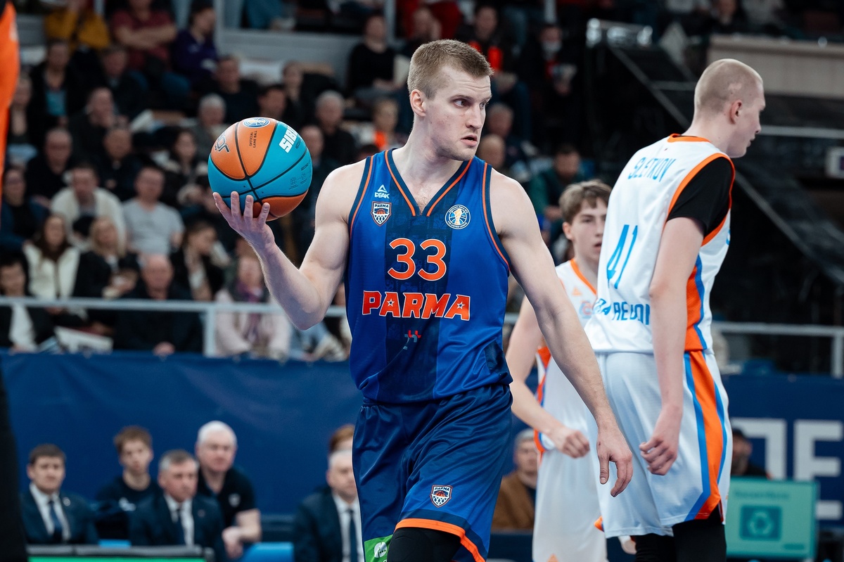 Тимофей Якушин в матче за «Парму»