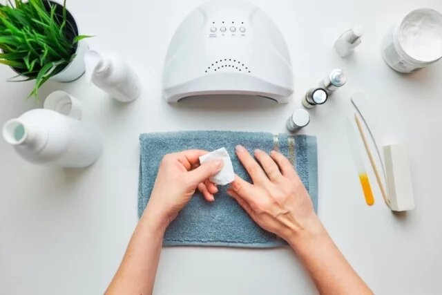    Когда лучше делать маникюр и стричь ногти в августе 2025 года?