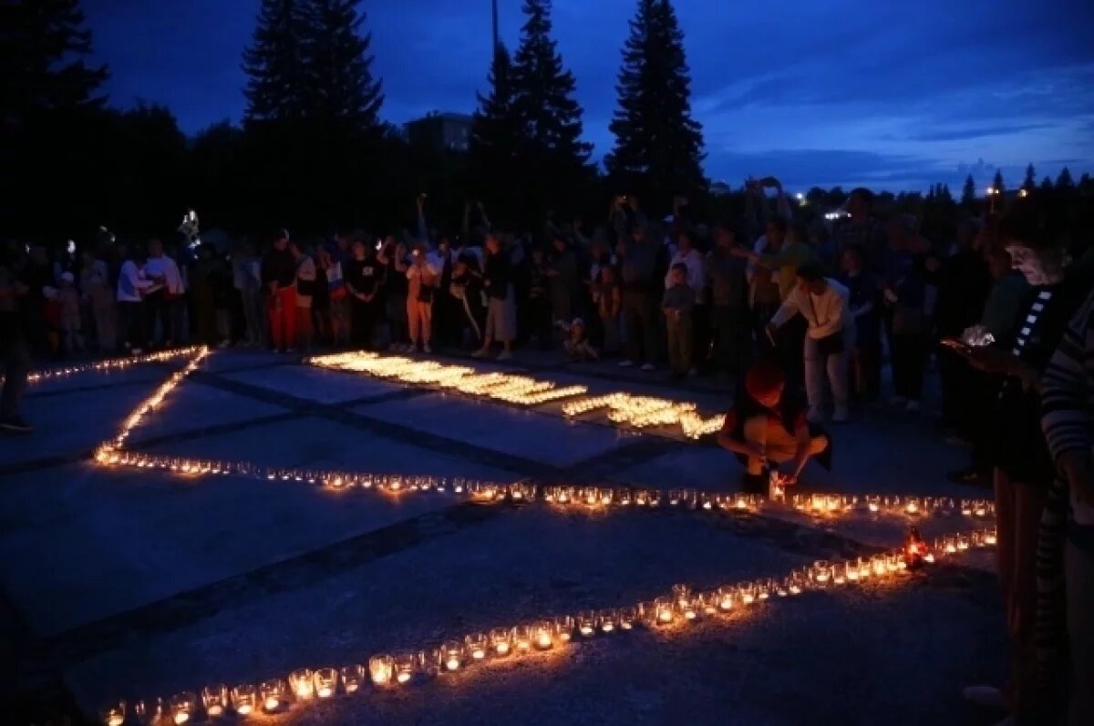    Тысячи свечей зажгли жители Новосибирска в память о погибших в ВОВ