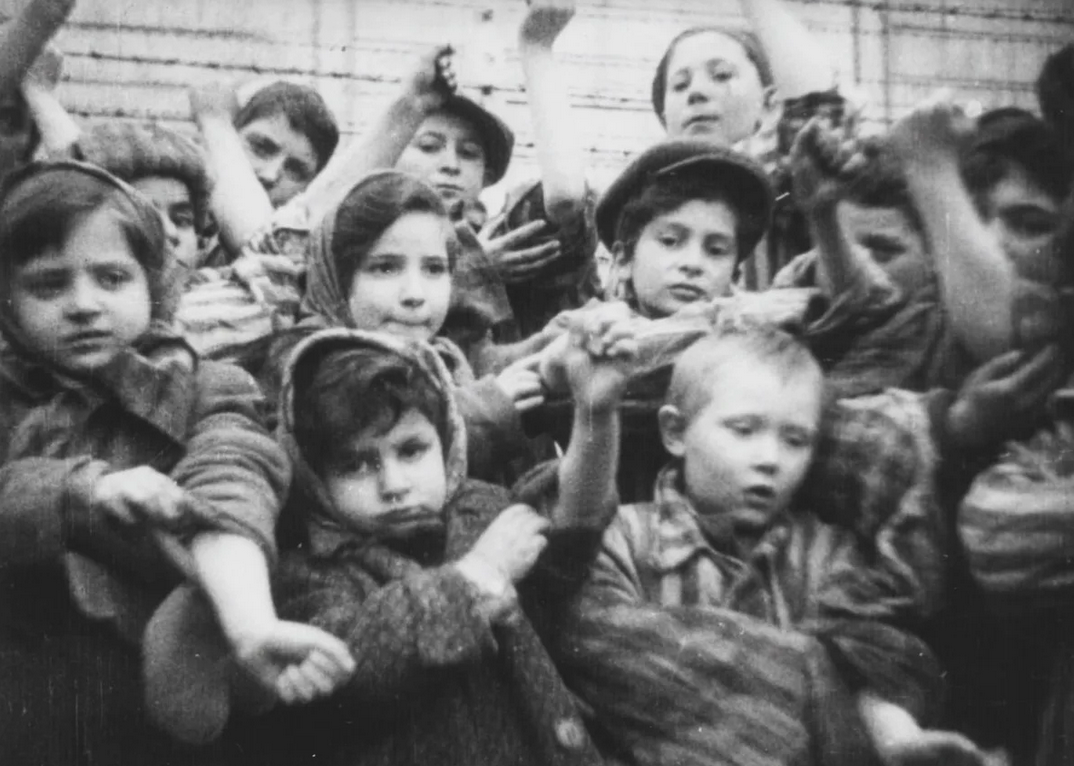 Дети в концлагере