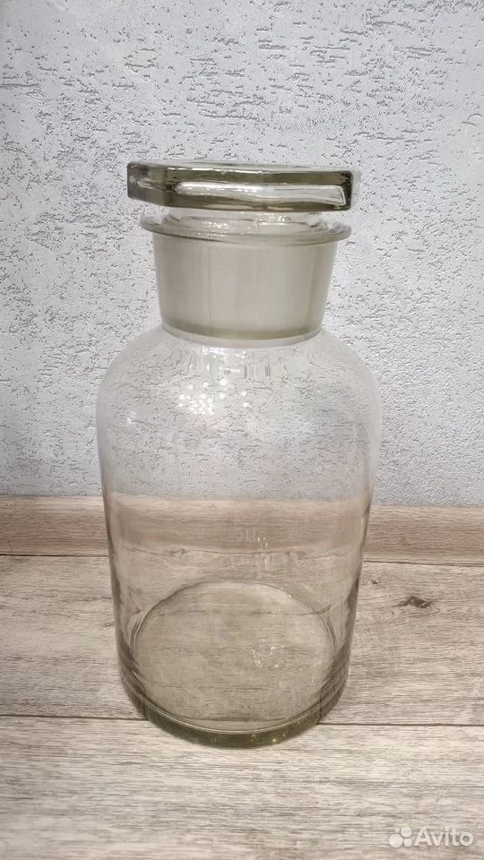 Банка с притертой крышкой