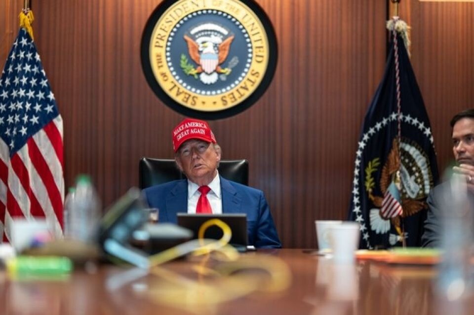    Дональд Трамп и его команда наблюдают за атакой на Иран. Источник: x.com/WhiteHouse