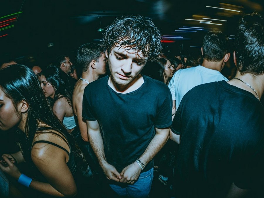 Грустно на афтепати...
Источник: ideogram.ai