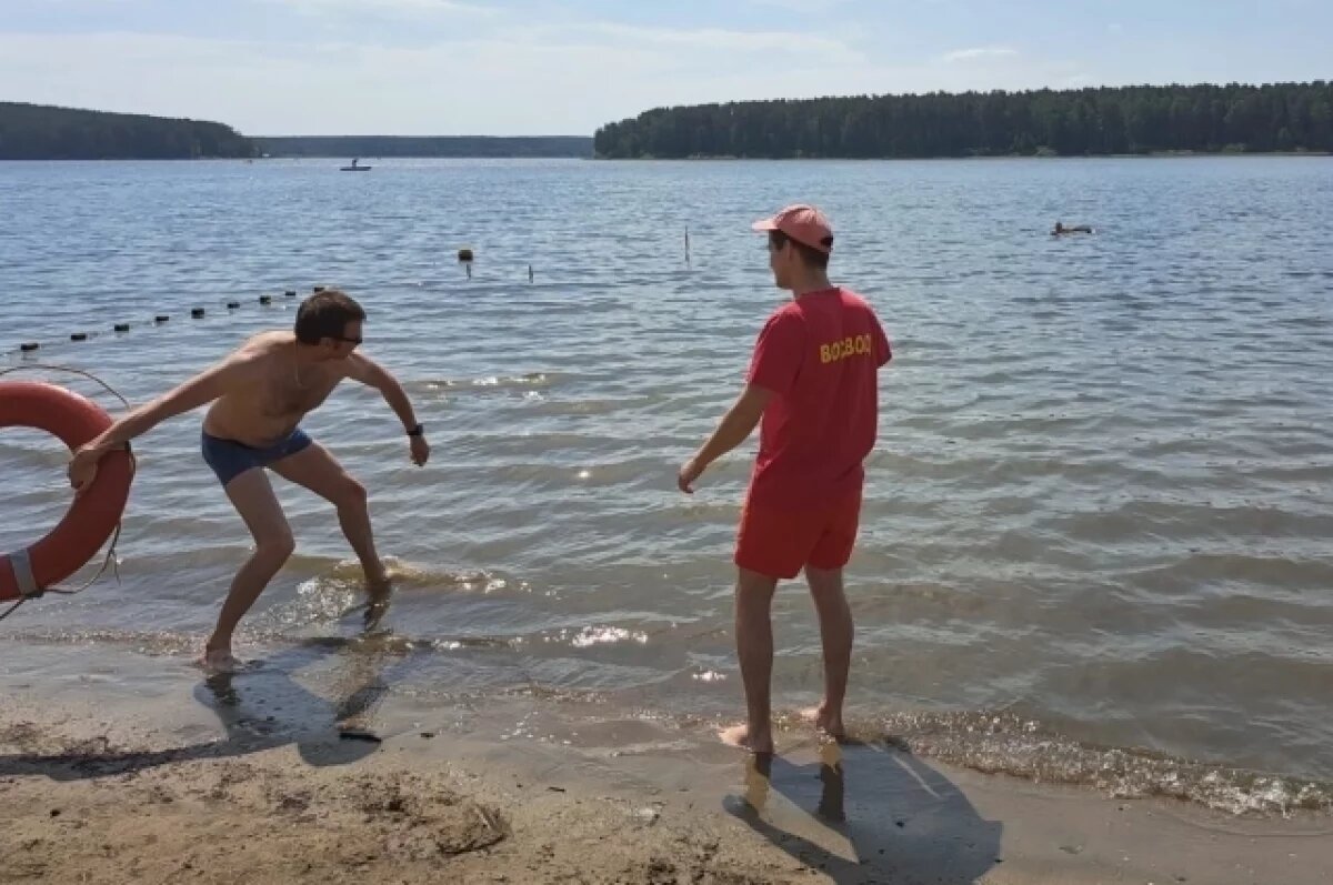    Разъяснительные беседы с отдыхающими - тоже важная часть работы водных спасателей.