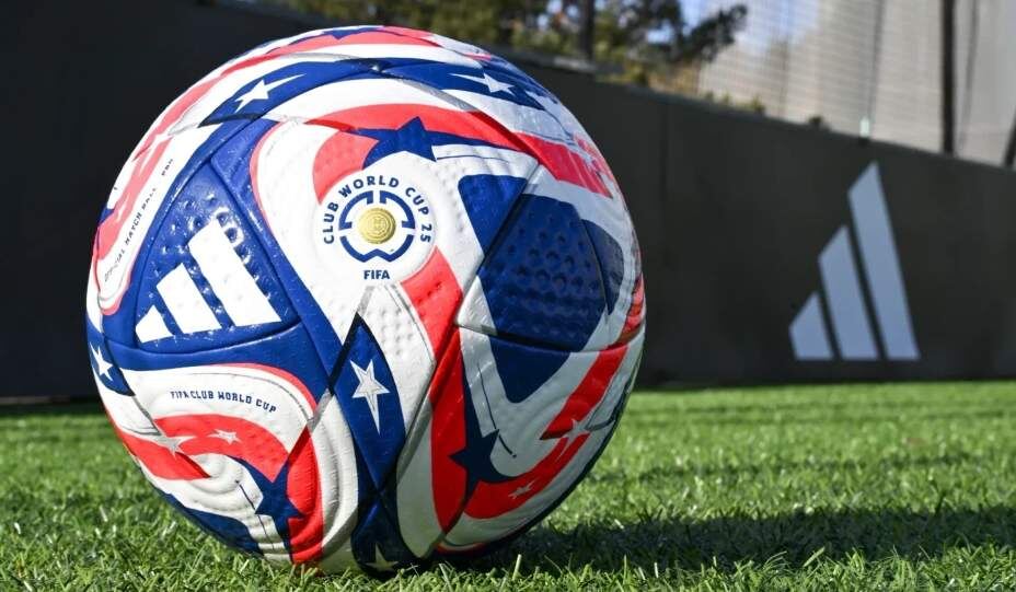    На КЧМ-2025 будут играть мячом Conext 24 в цветах американского флага. Фото: Соцсети ФИФА