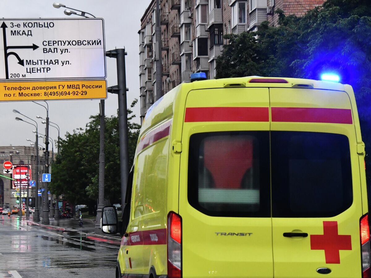    Автомобиль скорой помощи на улице Москвы© РИА Новости / Наталья Селиверстова
