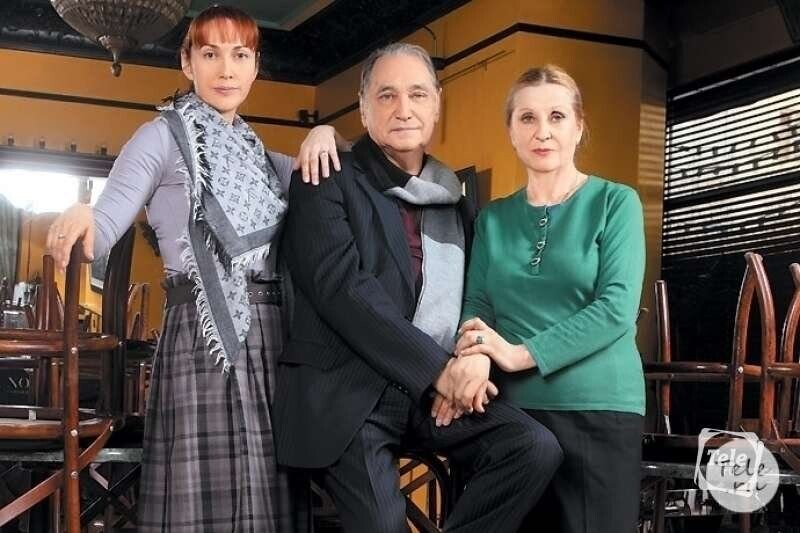 Народный артист РФ Владимир Коренев с женой Алефтиной Константиновой и дочерью Ириной. Фото - Яндекс-картинки