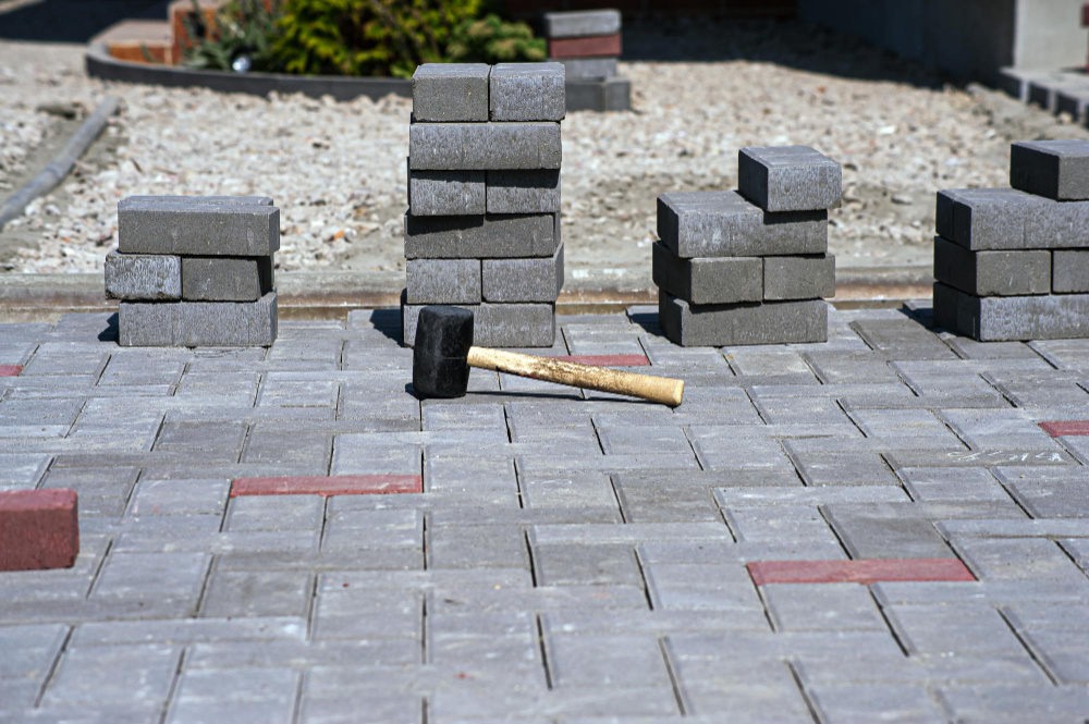 Укладка плитки на участке