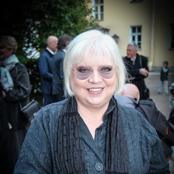     Сегодня 75 лет Светлане Крючковой