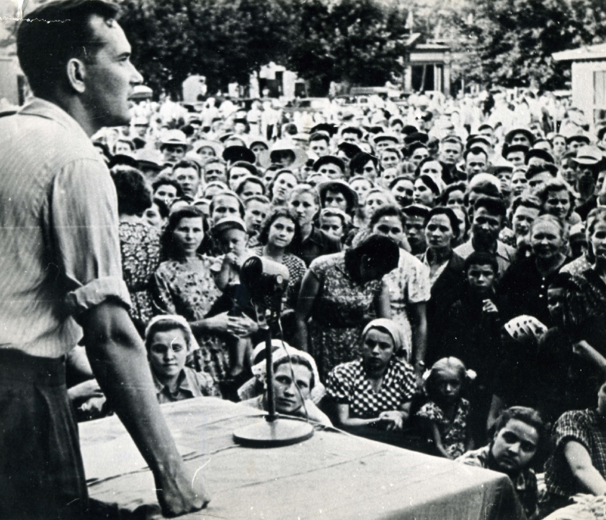 Митинг трудящихся, г. Казань. 22 июня 1941 г.