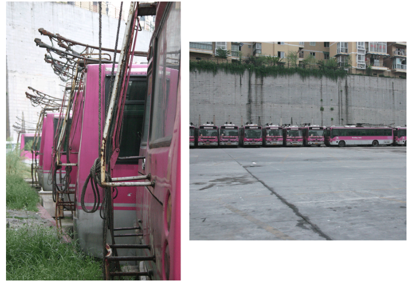 Розовые троллейбусы на свалке, грустное