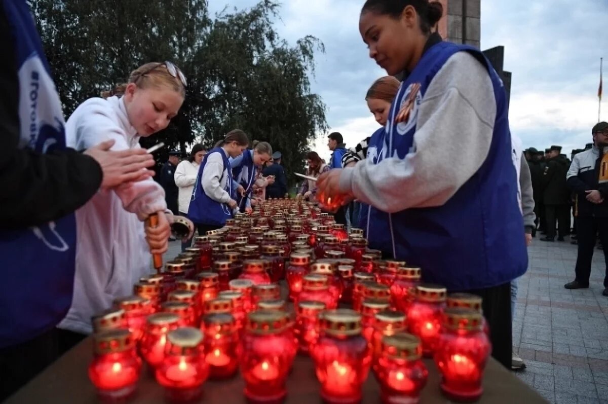    В годовщину дня начала ВОВ в Тверской области в 4 утра зажгли свечи памяти