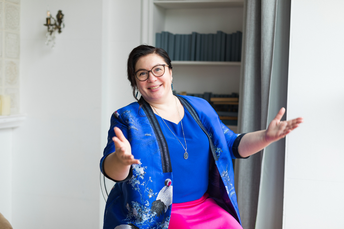 Витрина, улыбка продавца, униформа - очень многое влияет на отношения с покупателями и, как результат, на продажи.