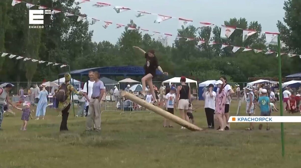     В Красноярске ярко и вкусно отметили традиционный татарский праздник Сабантуй